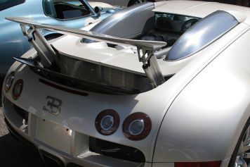 800px-Bugatti_veyron2